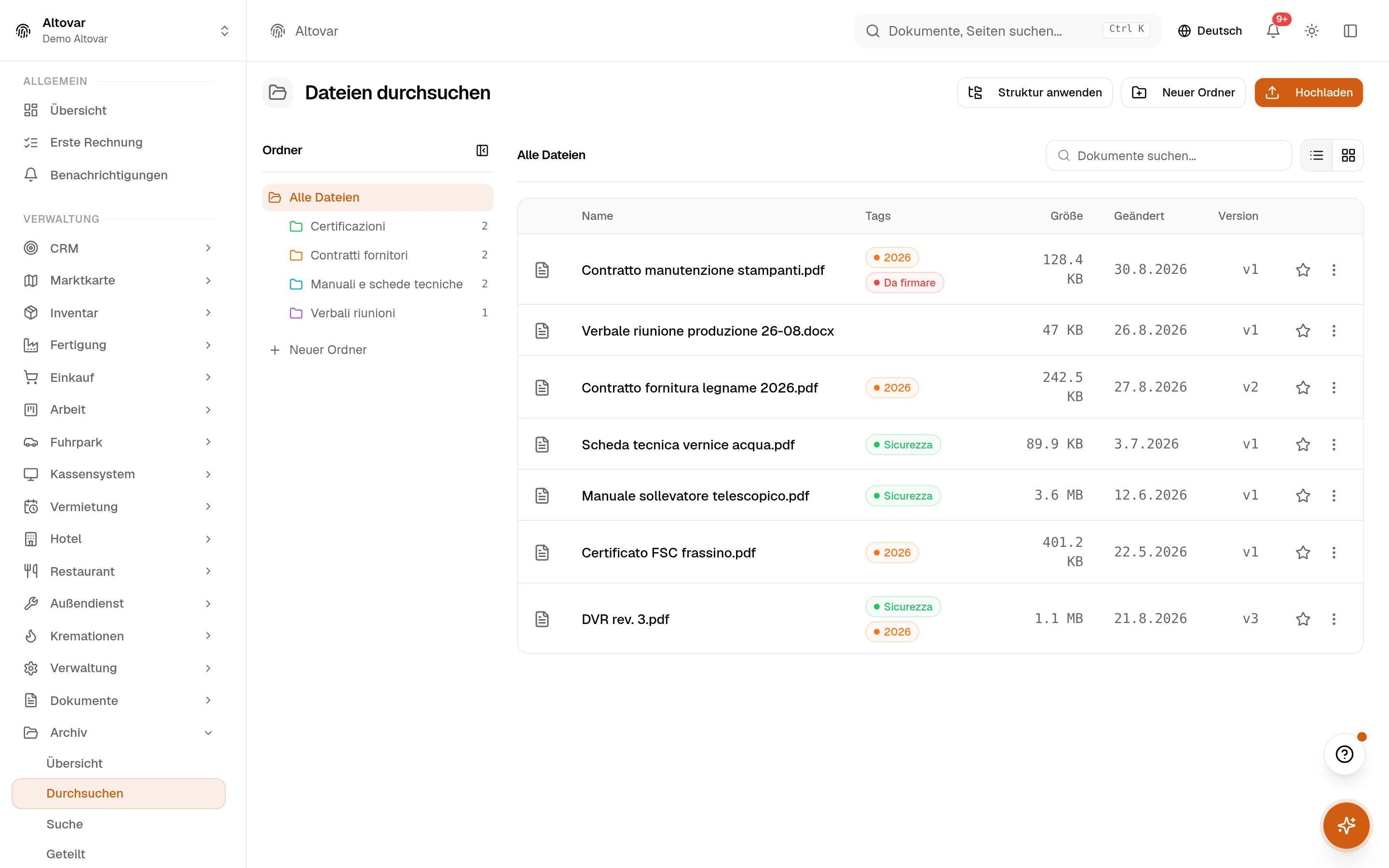 Das Dokumentenarchiv von Equinox: Ordner eines Demo-Unternehmens links, Dokumente mit Tags, Größe, Datum und Version rechts.