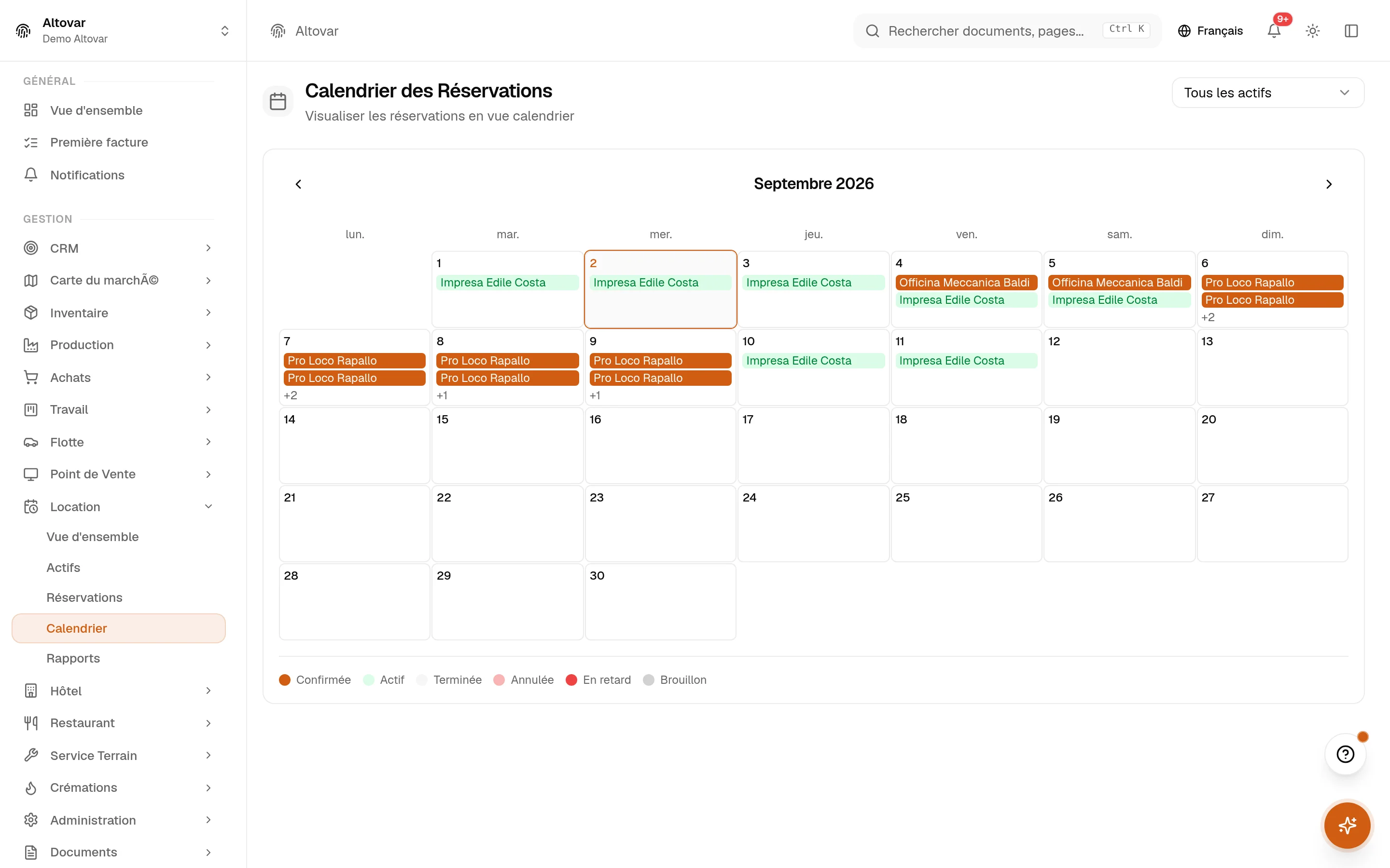 Le calendrier de location d’Equinox : une grille mensuelle avec les réservations d’une entreprise démo placées sur leurs jours selon le statut.