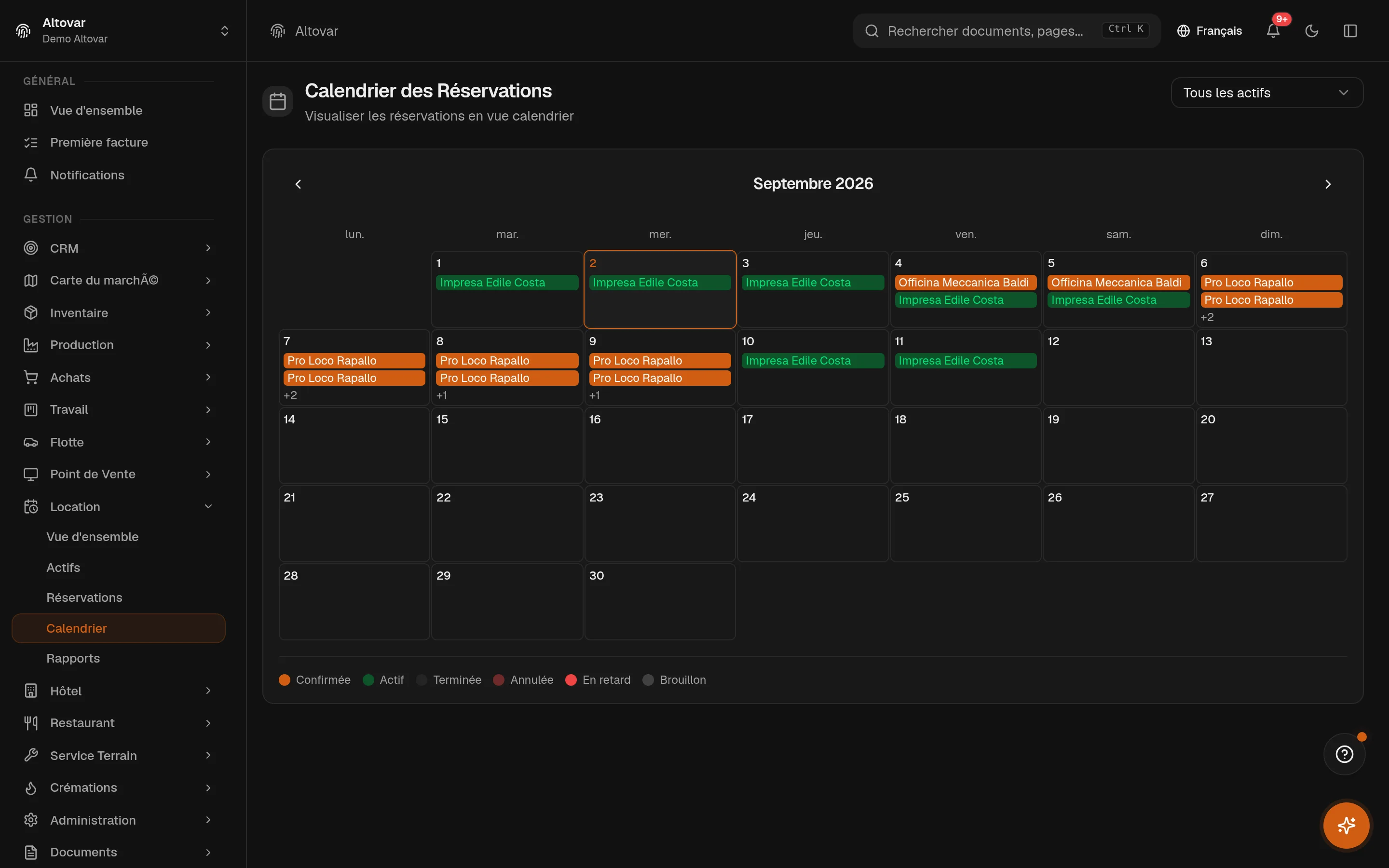 Le calendrier de location d’Equinox : une grille mensuelle avec les réservations d’une entreprise démo placées sur leurs jours selon le statut.