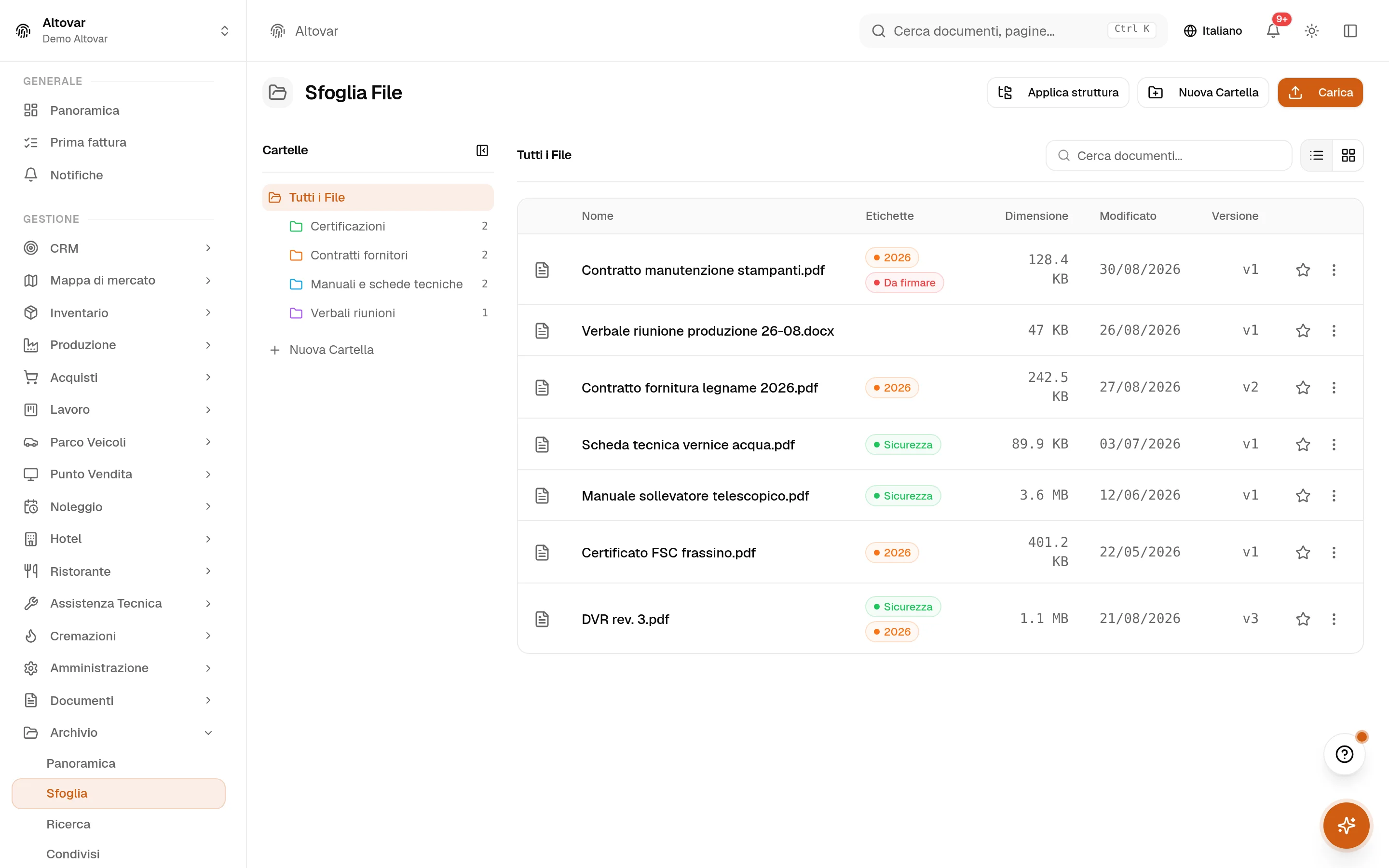 L’archivio documenti di Equinox: cartelle di un’azienda demo a sinistra, documenti con etichette, dimensione, data e versione a destra.