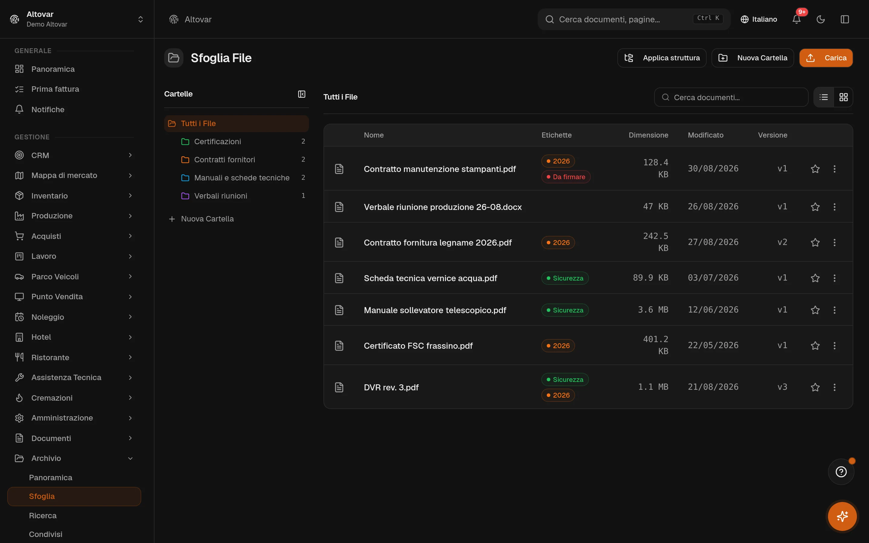 L’archivio documenti di Equinox: cartelle di un’azienda demo a sinistra, documenti con etichette, dimensione, data e versione a destra.