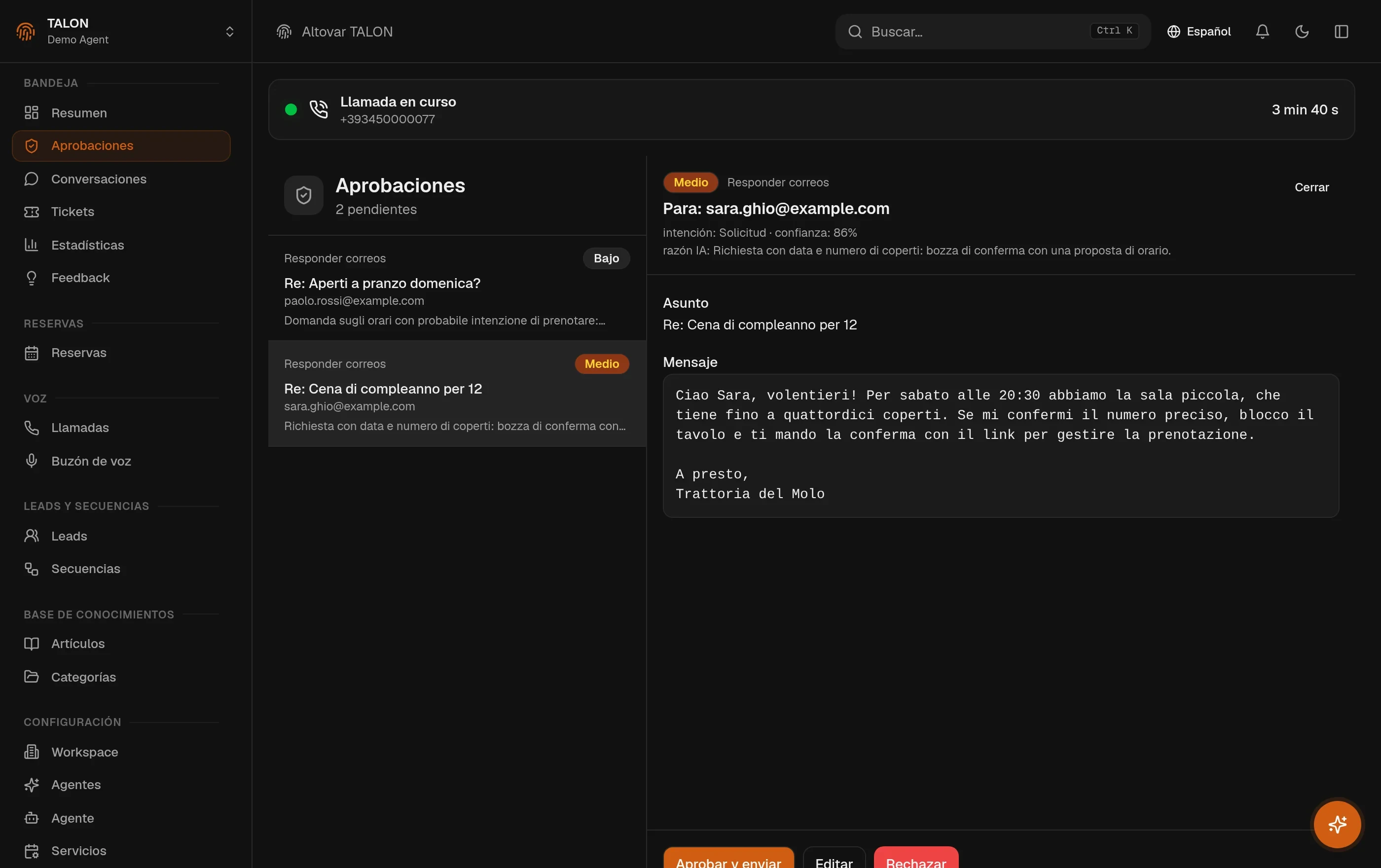 La cola de aprobaciones en la consola TALON: dos borradores de email en espera, y el seleccionado abierto con el destinatario, la intención y la confianza de la IA, el asunto y el mensaje redactado.