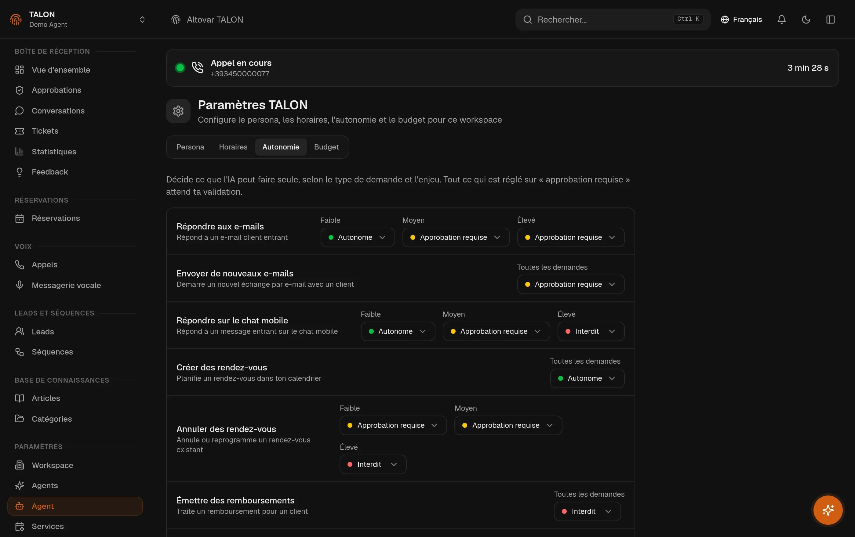 La matrice d’autonomie dans les réglages de TALON : des lignes pour répondre aux emails, envoyer de nouveaux emails, répondre sur le chat mobile, créer des réservations et annuler des réservations, chacune avec un verdict — autonome, approbation requise ou interdite — par niveau d’enjeu.