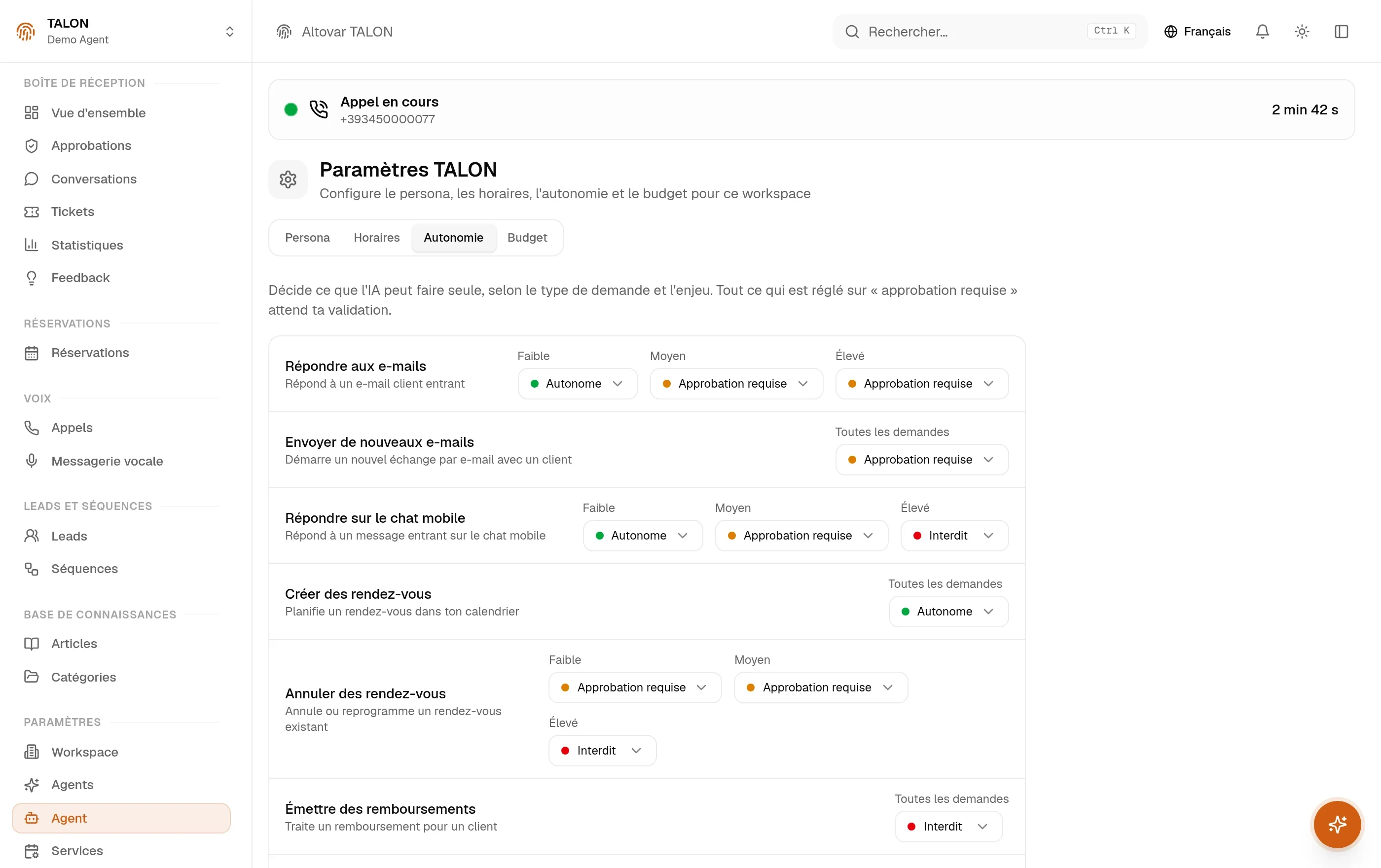 La matrice d’autonomie dans les réglages de TALON : des lignes pour répondre aux emails, envoyer de nouveaux emails, répondre sur le chat mobile, créer des réservations et annuler des réservations, chacune avec un verdict — autonome, approbation requise ou interdite — par niveau d’enjeu.
